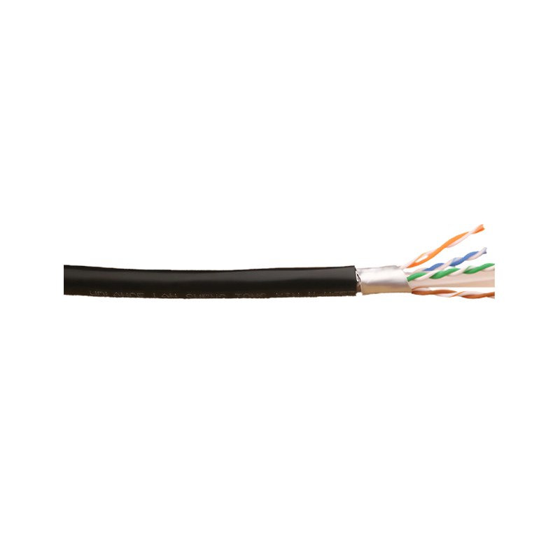 How can the integrated cable’s multi-core structure reduce wiring space while ensuring that each signal is transmitted independently without interference?