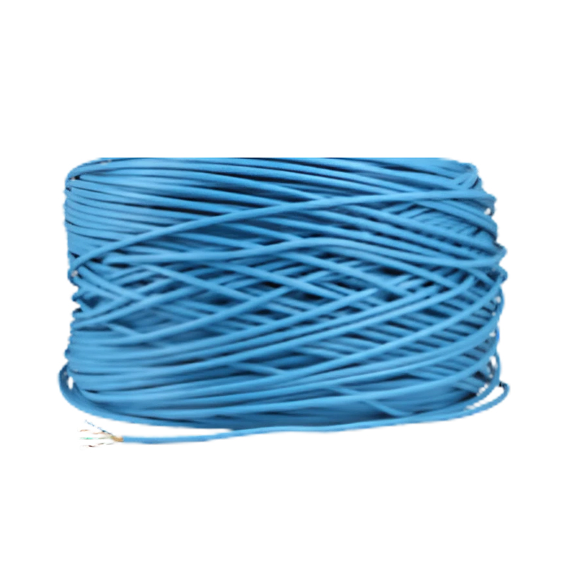 How should the layout of an integrated cable with multiple cores connected in parallel be designed to reduce crosstalk between signals?